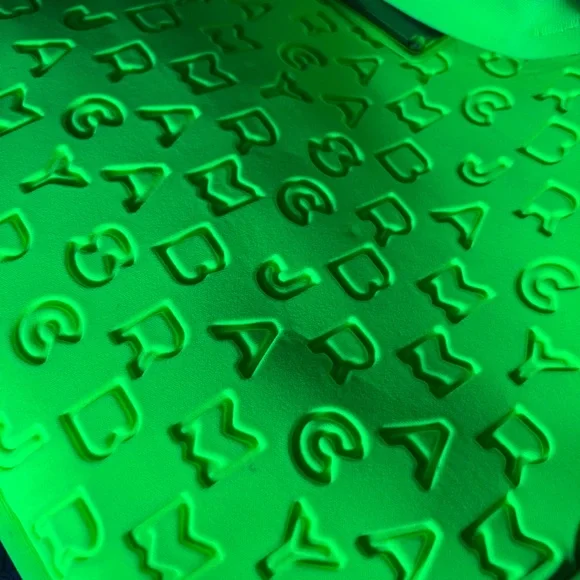 Marc By Marc Jacobs Neon Yellow-Green Logo Embossed Laptop Sleeve w. Strap - Picture 7 of 7